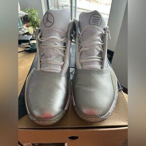 Air Jordan 2010
Silver Anniversary sz 12